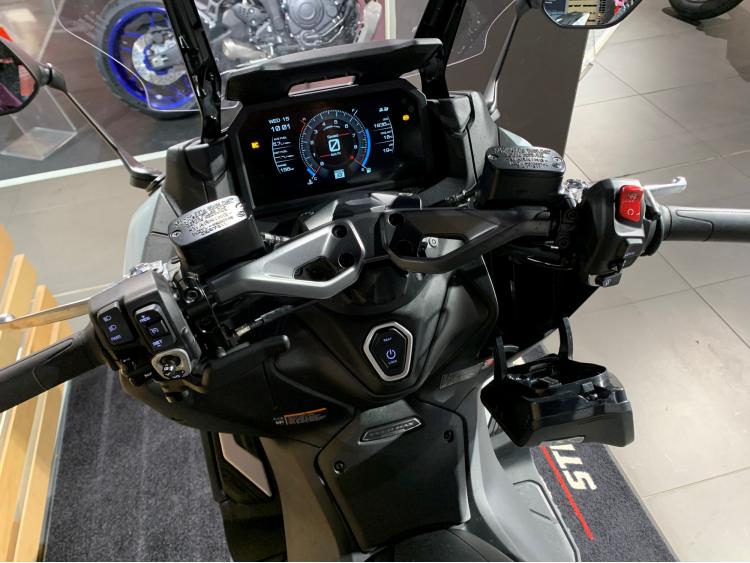 YAMAHA XP T-MAX 560 TECH MAX