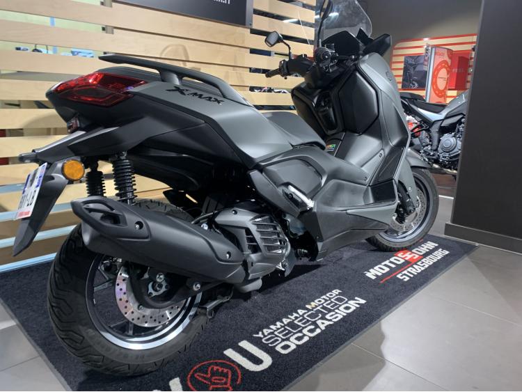 YAMAHA XMAX 125